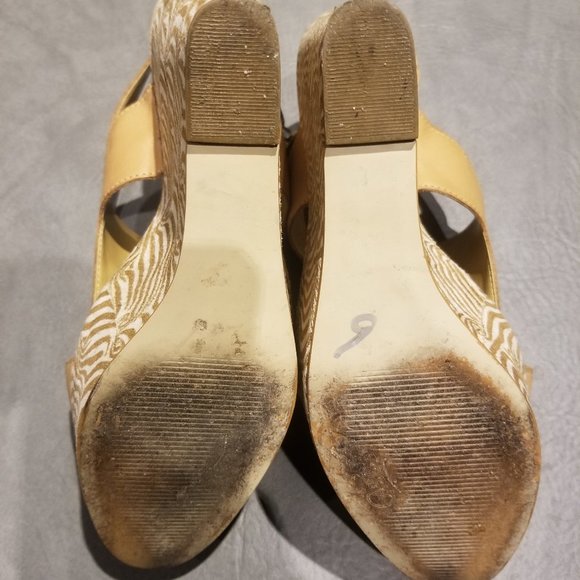 Comfortable Leather Platform Wedge Sandals From Carlos by Carlos Santana - Picture 16 of 16